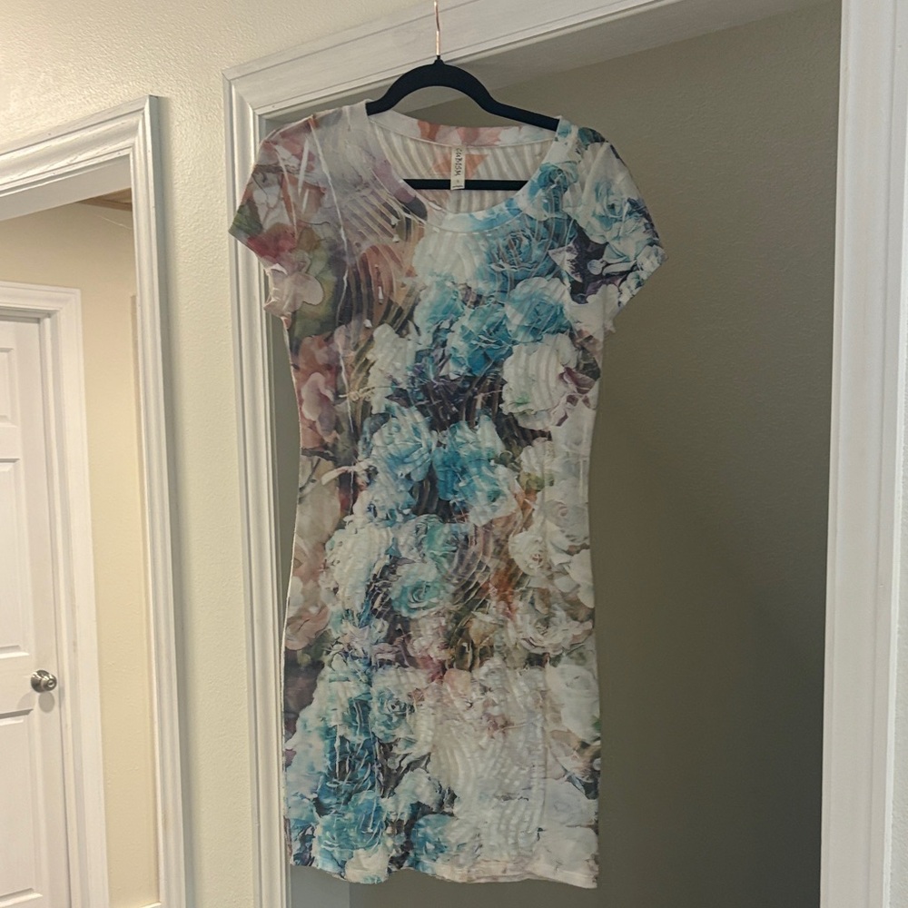 Chic Floral Mini Dress in Blue and‎ Pink